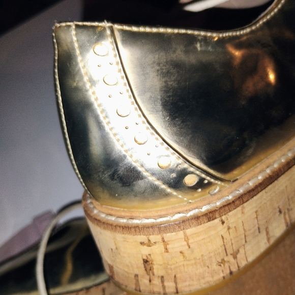 Women's Shiny Gold Mango Shoes Lace Up Cork Soles Size 39 - Picture 9 of 12